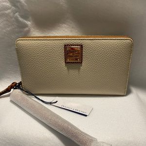 NWT DOONEY & BOURKE Pebble Grain Large Zip Around Wallet in Bone